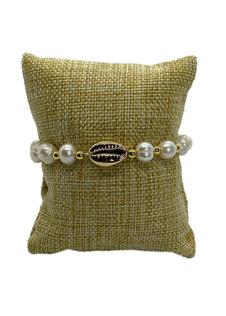 Shell and pearls bracelet